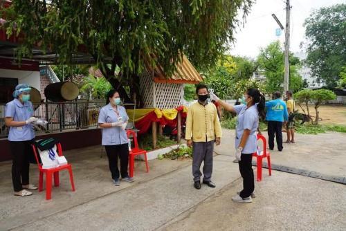 วัดมหาธาตุร่วมกับสำนักงานพระพุทธศาสนาจังหวัดยโสธร จัดโรงทานช่วยเหลือผู้ได้รับผลกระทบจากการแพร่ระบาดของโรคติดเชื้อไวรัสโคโรนา 2019